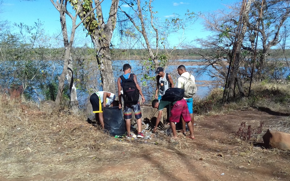 A aula durou todo o dia e foi realizada às margens do rio Tocantins (Foto: Sidinei Esteves/Divulgação)